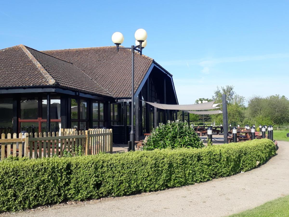 Weald Of Kent Golf Course And Hotel Headcorn Exterior photo