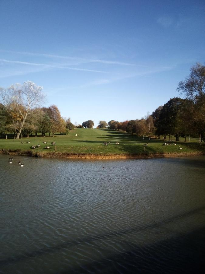 Weald Of Kent Golf Course And Hotel Headcorn Exterior photo