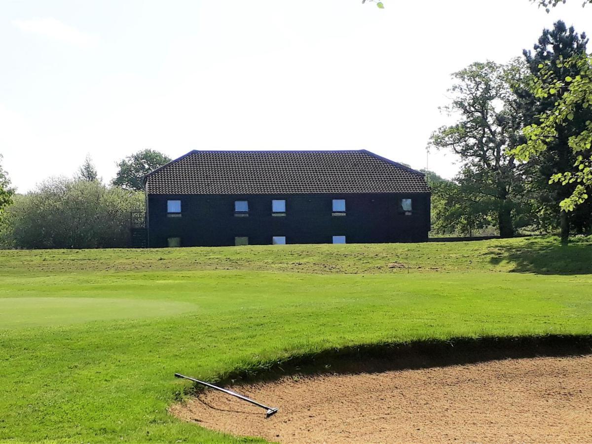 Weald Of Kent Golf Course And Hotel Headcorn Exterior photo